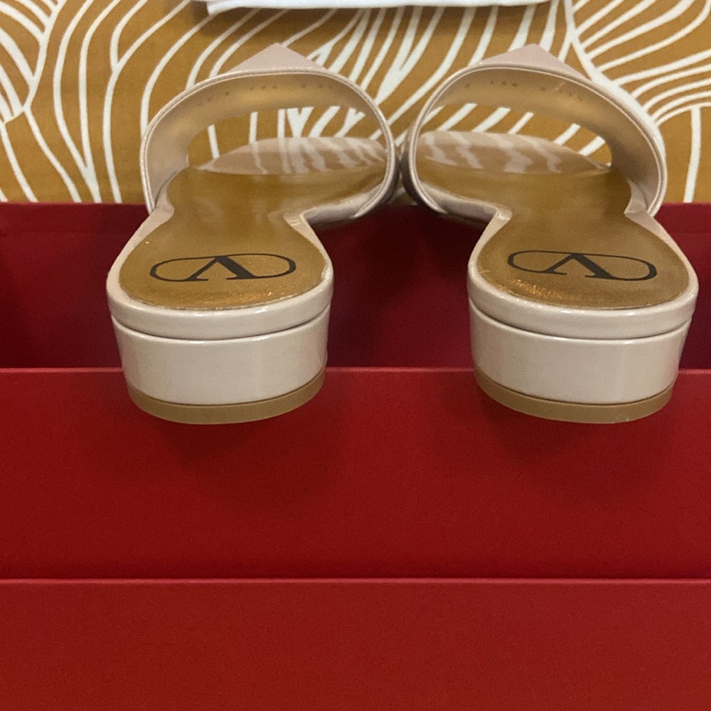 Great gift!! New VALENTINO GARAVANIMaxi Stud Powder Rose Slide 7.5Retail $890 - Picture 4 of 4